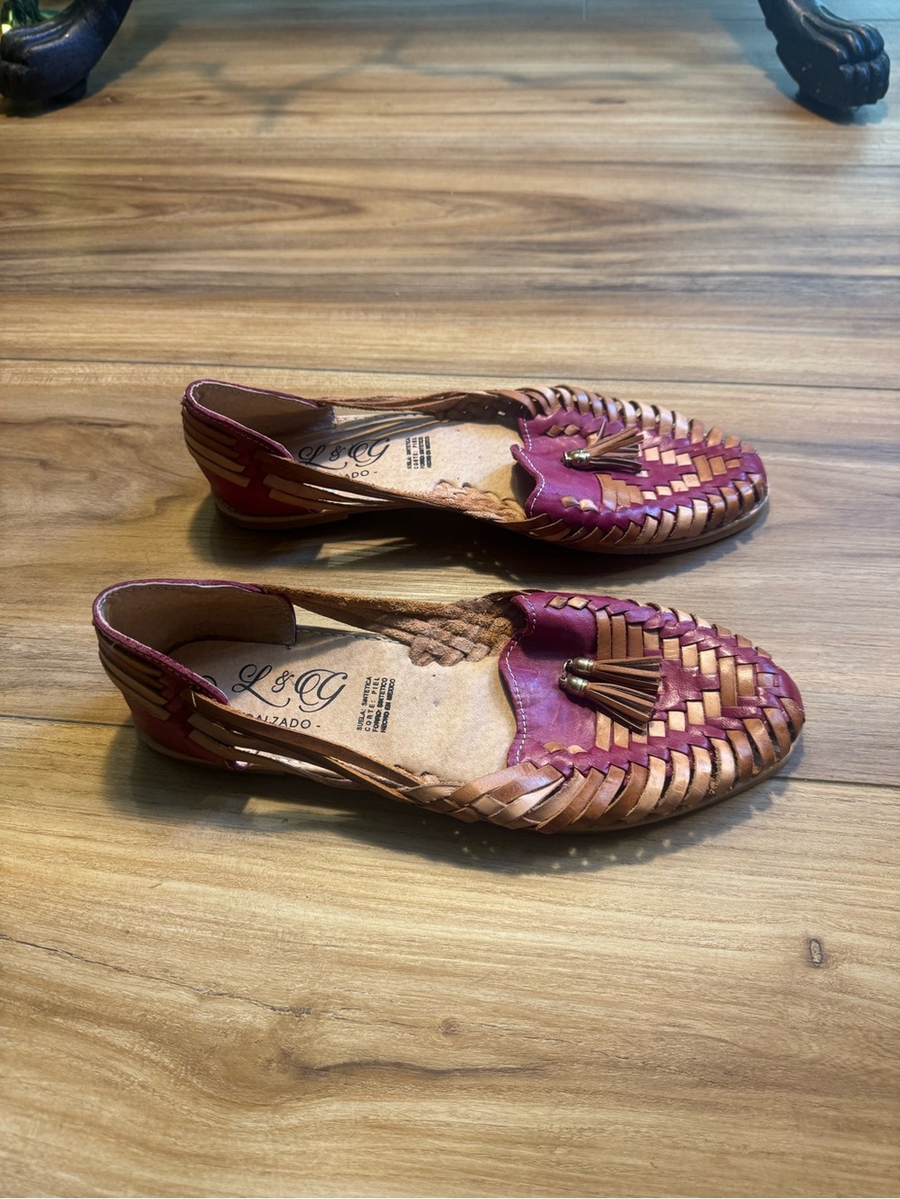 L&EG Calzado Handwoven Leather Tassel Loafers in Pink and Tan